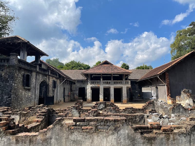 Di Tích Nhà Tù Sơn La