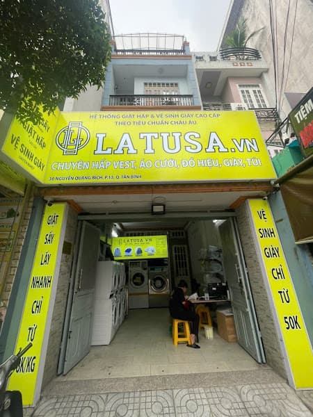 Hình ảnh Latusa Laundry (Tân Bình) Giặt Sấy Nhanh, Giặt Hấp Dry Cleaning, Giặt Ủi, Vệ Sinh Giày, Shoesspa - 3