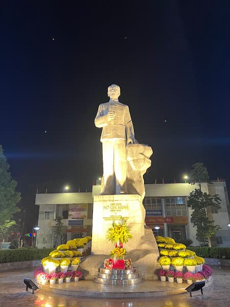 Ảnh bìa Quảng trường Tượng đài Chủ tịch Hồ Chí Minh