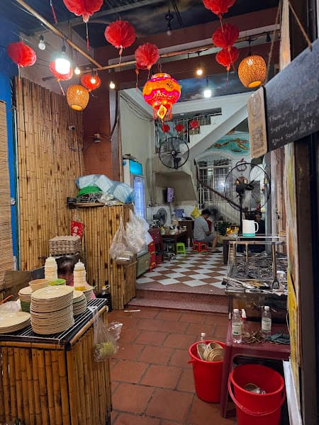 Hình ảnh Hai Phượng - Yến Bánh Căn, Bánh Xèo chợ đêm Nha Trang - 2