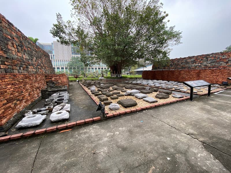 Hình ảnh Khu Khảo Cổ Hoàng Thành Thăng Long - 3