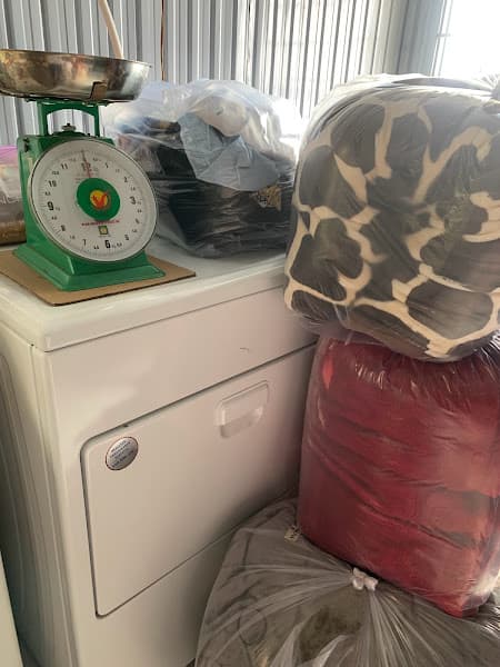 Hình ảnh Tiệm giặt ủi Ngọc Trí, Nhà May Ngọc Trí. - 3