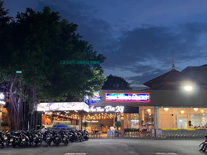 Nhà Hàng Dìn Ký Cộng Hoà