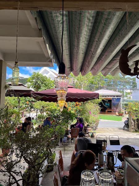 Tiệm Chú Được - bánh mì & cà phê