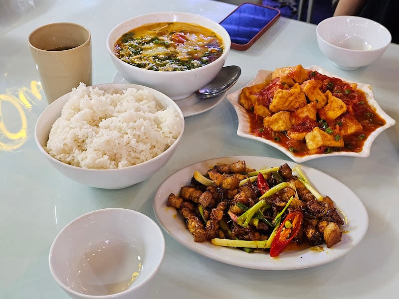 Hình ảnh Gia Đình Quán - Cơm Lẩu Nhậu - 3