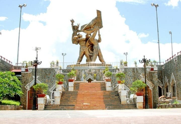 Tượng đài Chiến Thắng Điện Biên Phủ