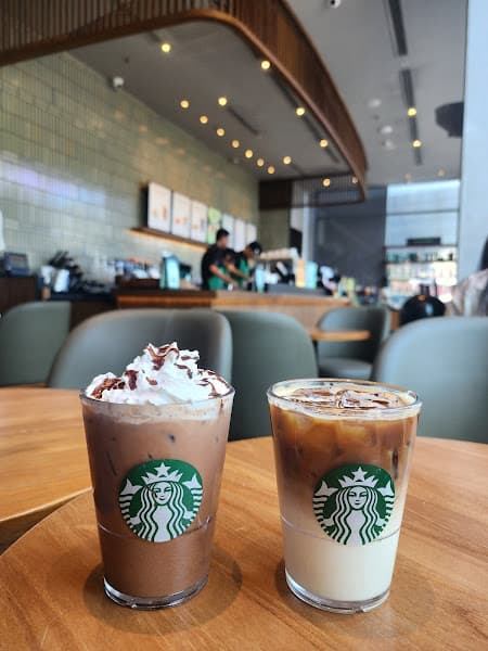 Hình ảnh Starbucks Urban Hill - 4