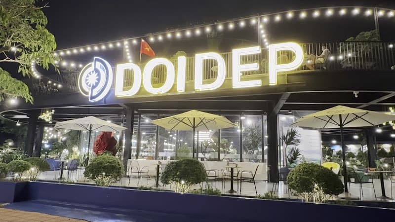 Ảnh bìa COFFEE ĐÔI DÉP QUẢNG TRƯỜNG