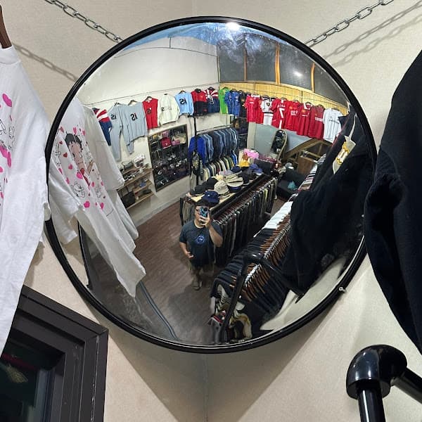 Hình ảnh Phuc.Dosida ( Vintage Thrift Shop ) - 2