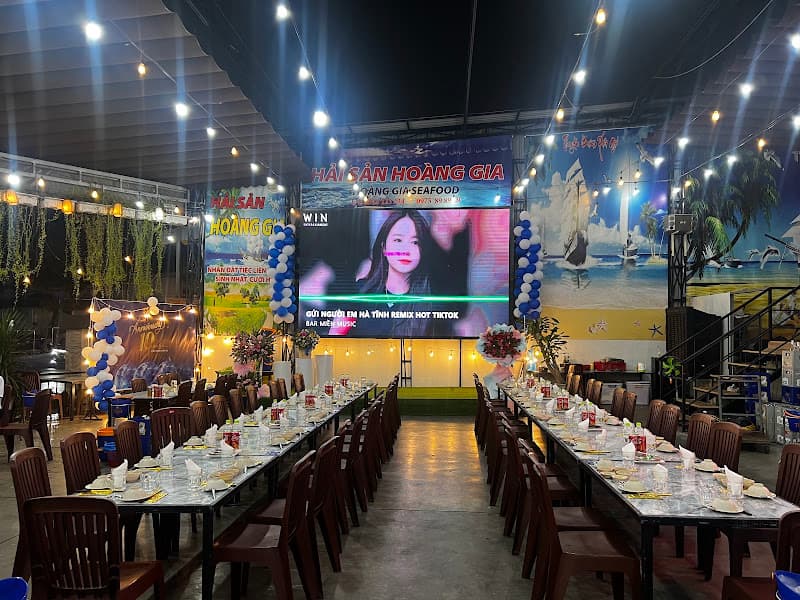 Nhà hàng Hải Sản Hoàng Gia Vạn phúc