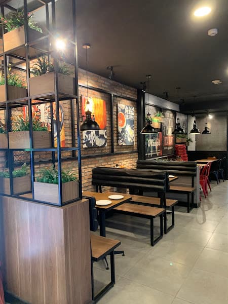 Hình ảnh Pizza Hut Lê Văn Khương - 2