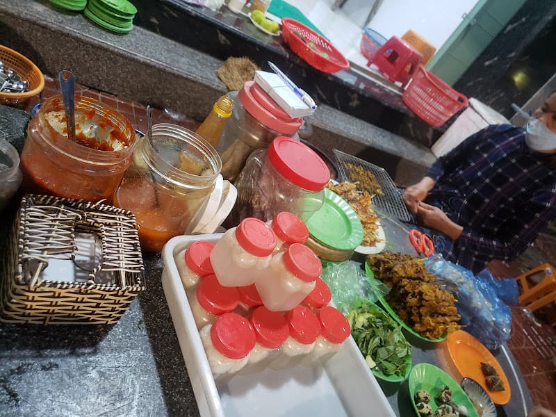 Hình ảnh Ốc um và ăn vặt - 4