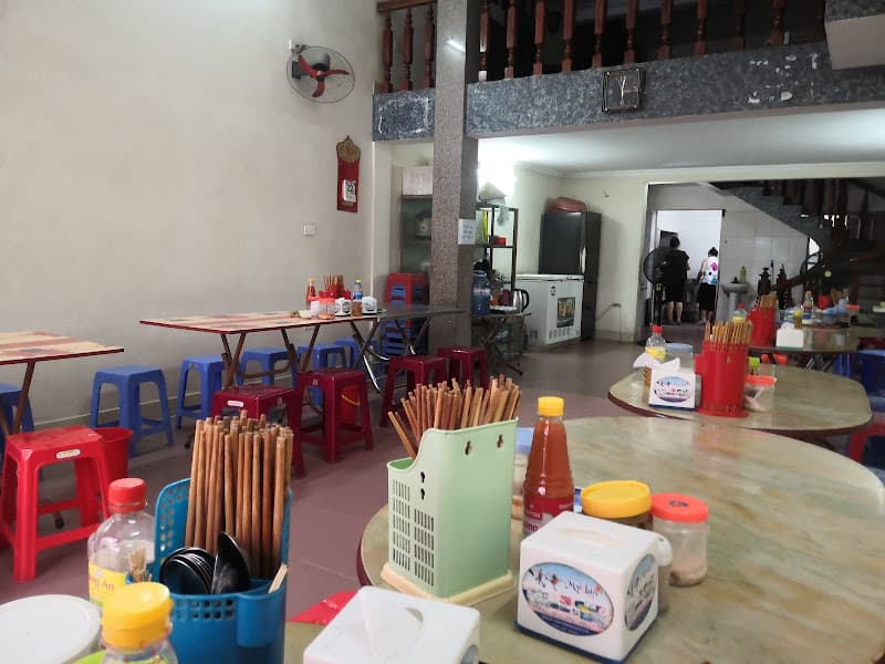 Ảnh bìa Bánh đa đỏ Hải Phòng - Hà Minh