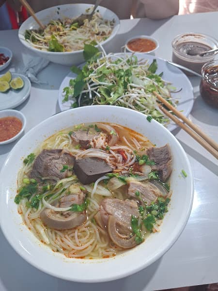 Quán Bé Bự Phở Khô Gà Tái Bô Viên