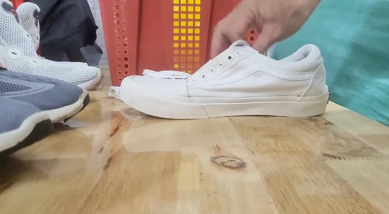 Hình ảnh Anh Giặt Giày - 4