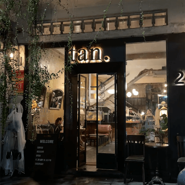 Ảnh bìa tan. 25 Nguyễn Thị Minh Khai