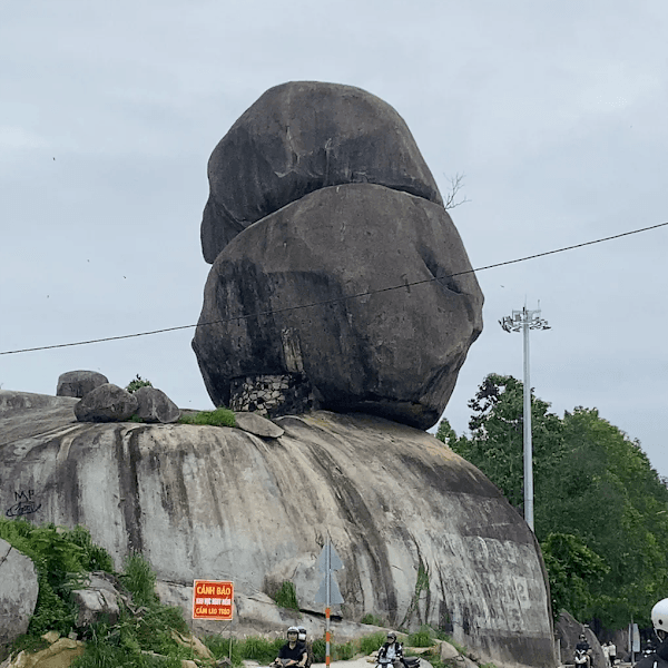 Ảnh bìa Đá Ba Chồng