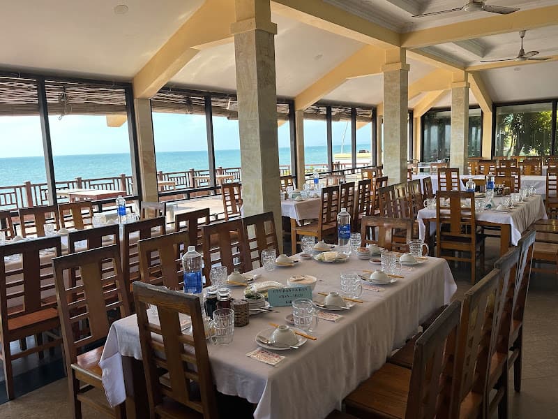 Nhà Hàng Cây Bàng