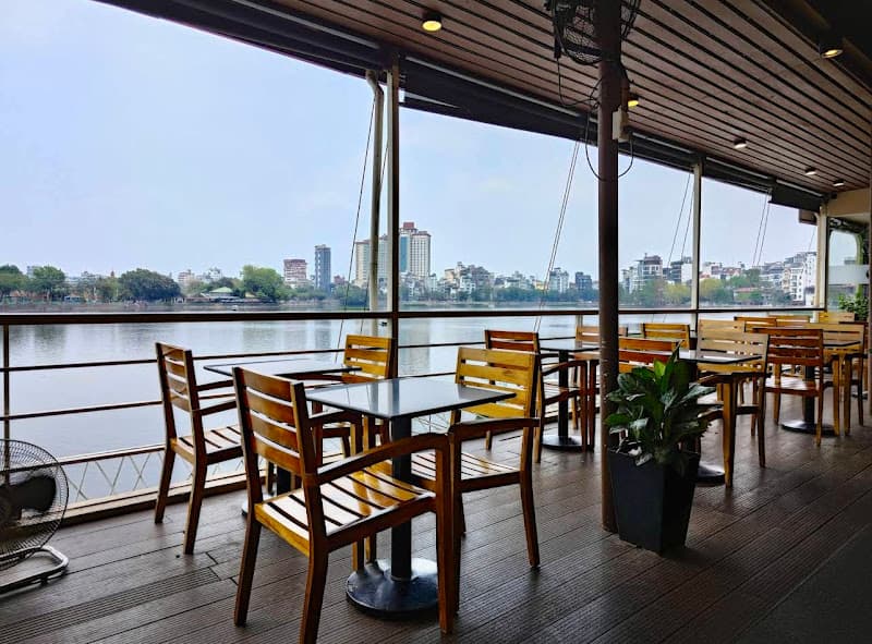 Ảnh bìa Highlands Coffee Du Thuyền Hồ Trúc Bạch