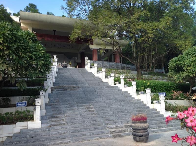 Hình ảnh Mộ Bà Hoàng Thị Loan - 4