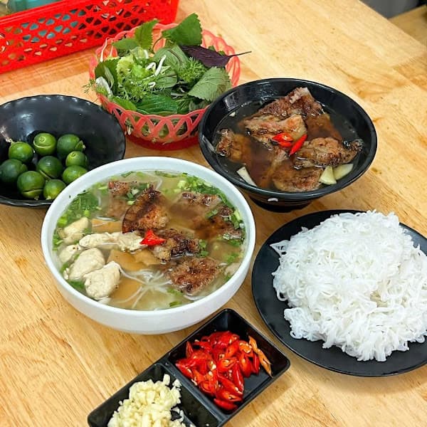 Hình ảnh Bún chả Dũng Râu 72 Trần Phú Đông Ngàn Từ Sơn Bắc Ninh Ngon nhất Bắc Ninh - 2