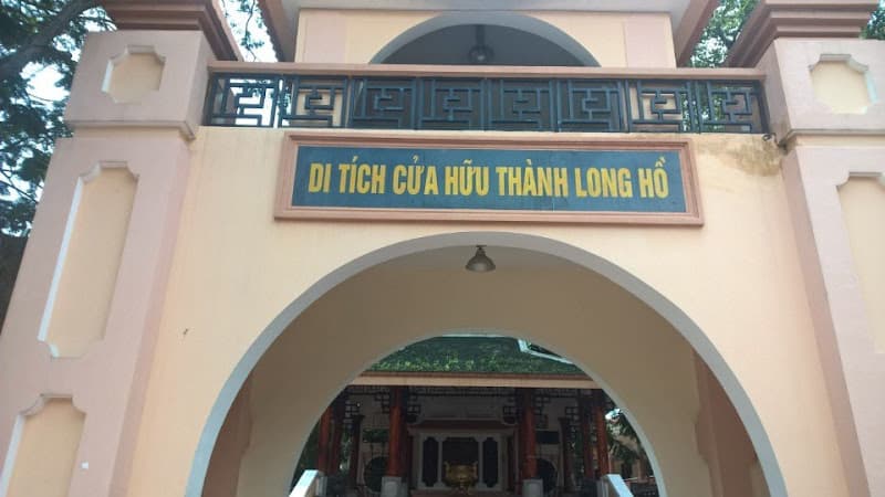 Di tích cửa hữu Thành Long Hồ