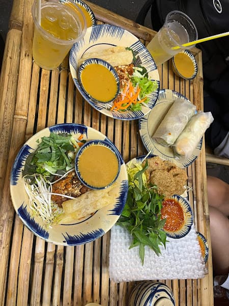 Hình ảnh Hà La Cà - Bánh cuốn Tây Sơn & Bánh Mì Nướng Lu - 2