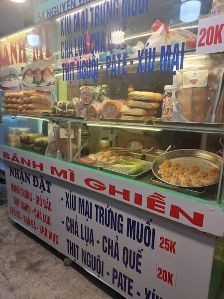 Bánh Mì Ghiền(xíu mại trứng muối)