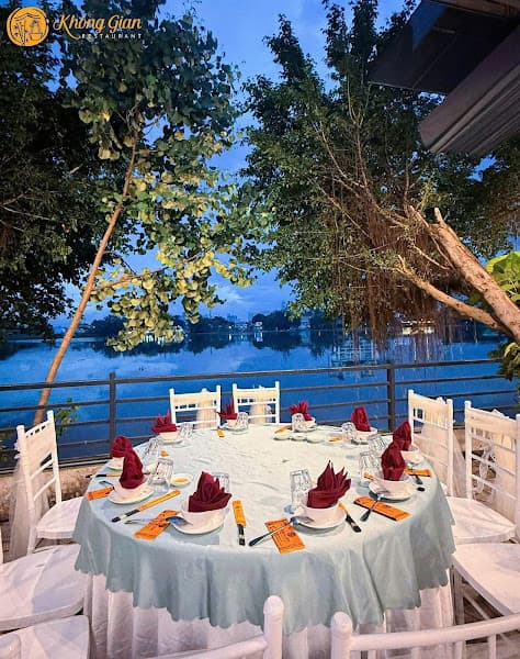 Hình ảnh Nhà Hàng Không Gian - 5