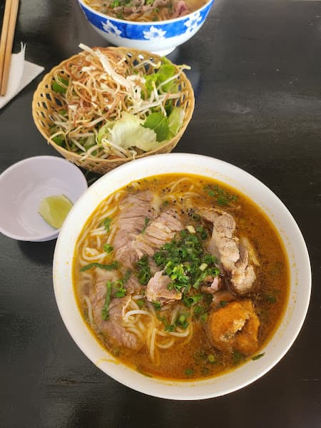 Hình ảnh Bún Bò Huế Cô Linh - Hue Beef Noodle Soup - 2