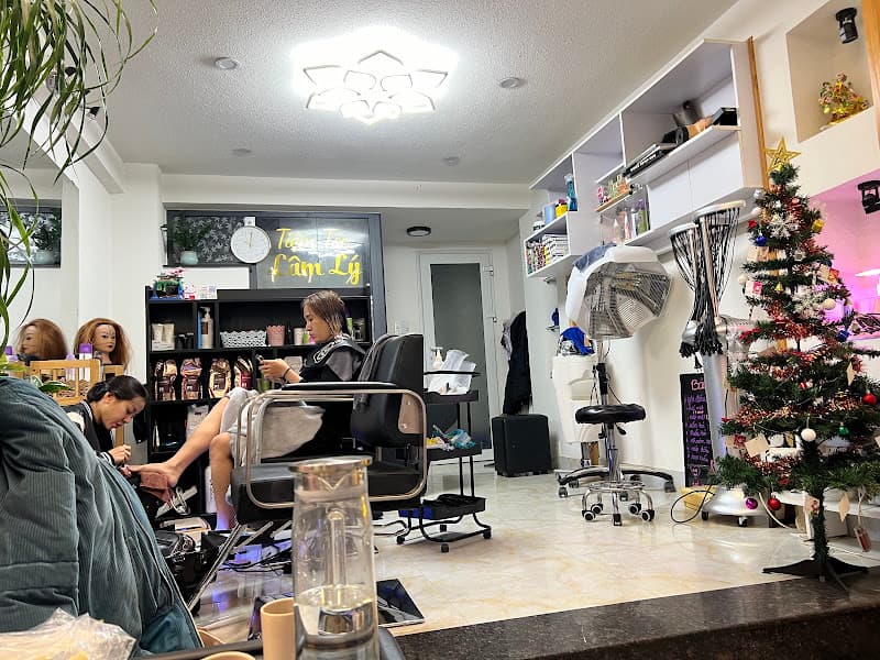 Tiệm Tóc Lâm Lý