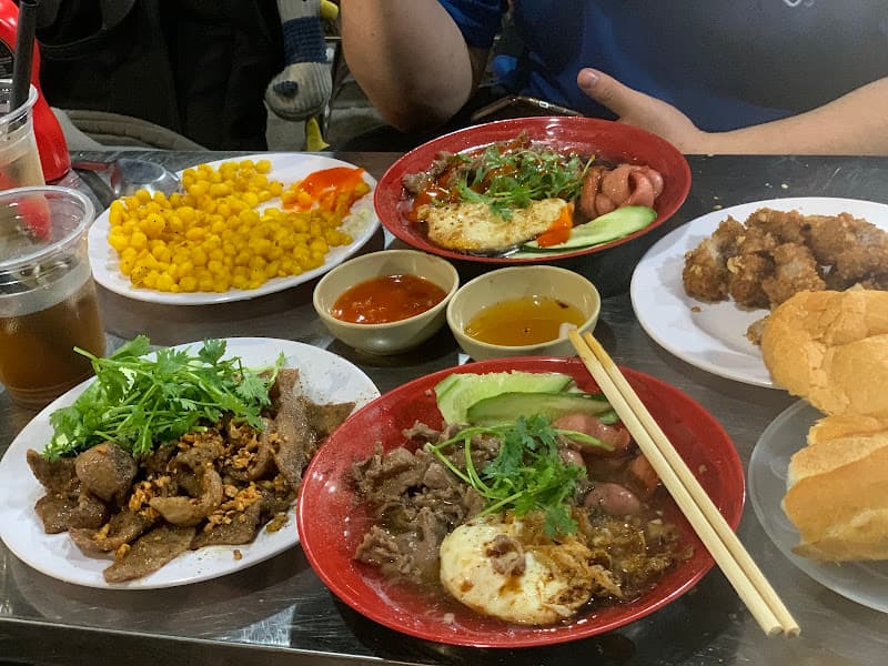 Hình ảnh Quán Bà Già - Bánh mì tái lăn - 3