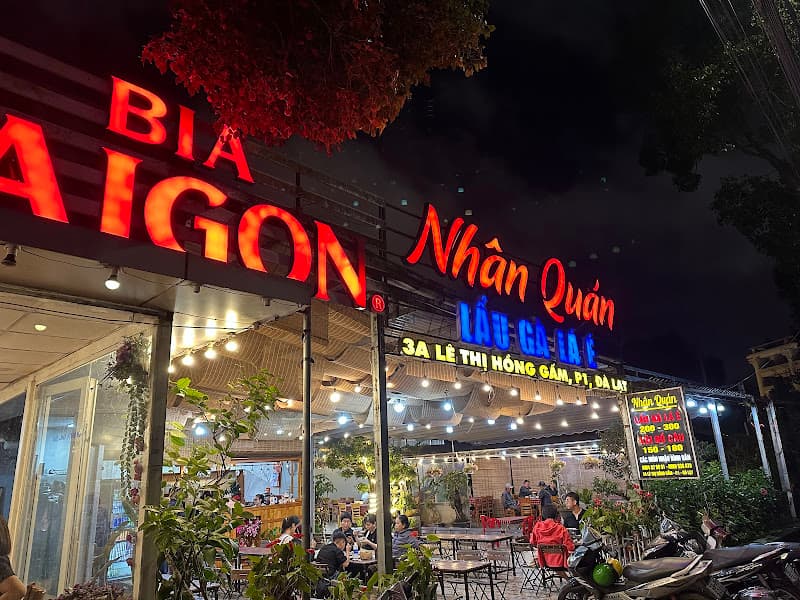 Lẩu gà lá é Nhân Quán