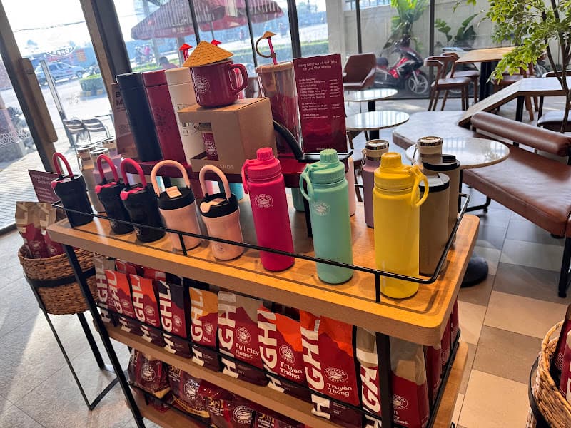 Hình ảnh HIGHLANDS COFFE BÙI VĂN HOÀ - 4