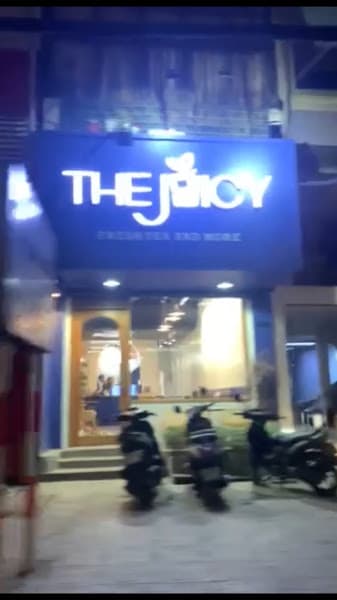 Ảnh bìa THE JUICY