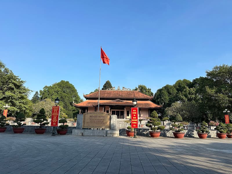 Nhà tưởng niệm Chủ tịch Hồ Chí Minh