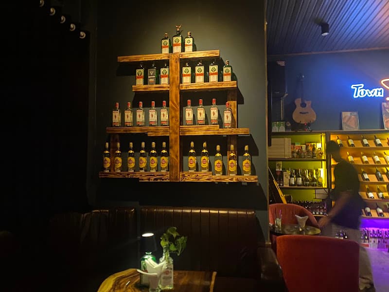 Hình ảnh TOWN Coffee & Wine Bar - 6