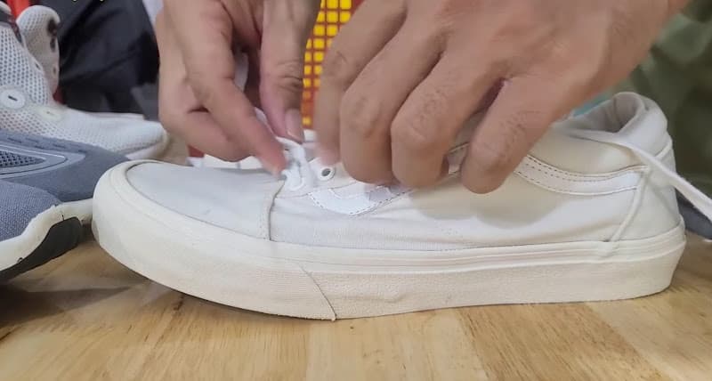 Hình ảnh Anh Giặt Giày - 5