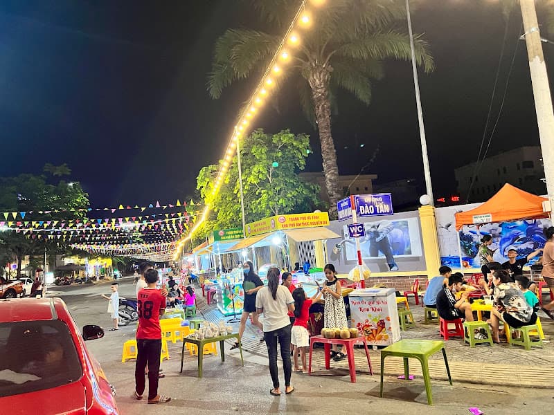 Hình ảnh Phố ẩm thực Nguyễn Du - 2