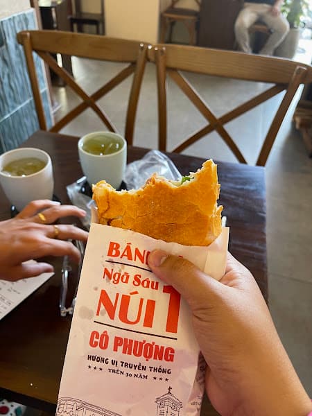 Hình ảnh Bánh Mì Ngã Sáu Cô Phượng ( Núi Một ) - 2