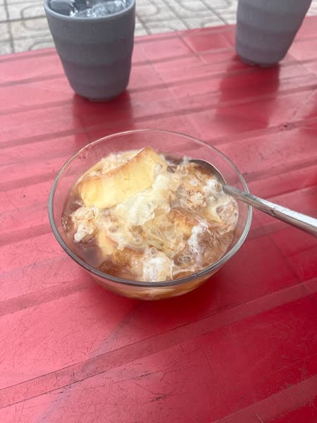 Chè bưởi - Bánh flan (vỉa hè, bán chiều tối)
