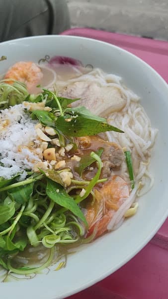 Hình ảnh Bún gỏi và . bánh xèo. gỏi cuốn. ôc luộc. gỏi đu đủ - 4