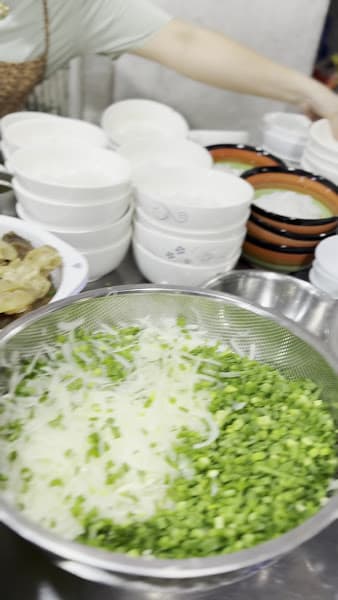 Hình ảnh Bún Bò Huế Bà Hoa 2 - 4