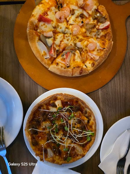 Hình ảnh Pizza Hut Lê Văn Khương - 3