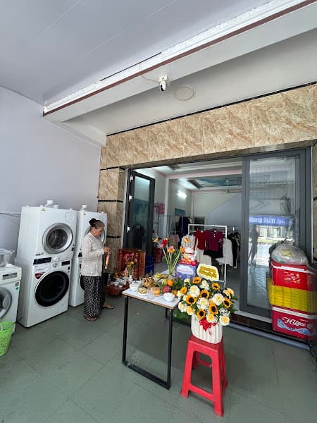 Tiệm Giặt Sấy Thương Trần