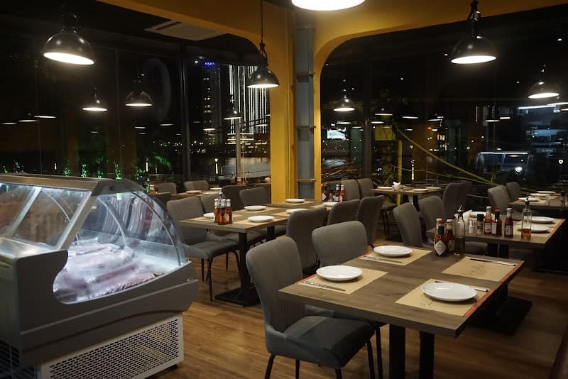 Cardi Pizzeria Bạch Đằng: Premium Steak & Pizza