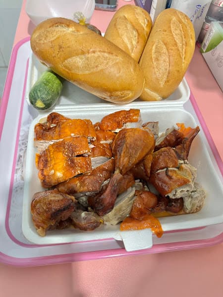 Hình ảnh Bánh Mì Heo Quay Tuyền Ký - Biên Hoà - 3