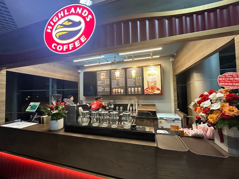 Highlands Coffee San Bay Quoc Te Lien Khuong