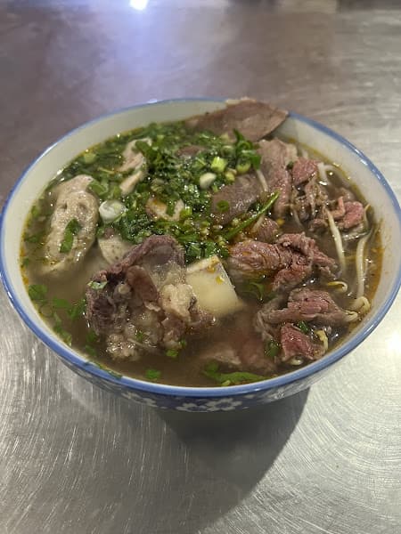Hình ảnh Phở Bò TỨ QUÝ (model Duy Hiếu) - 2