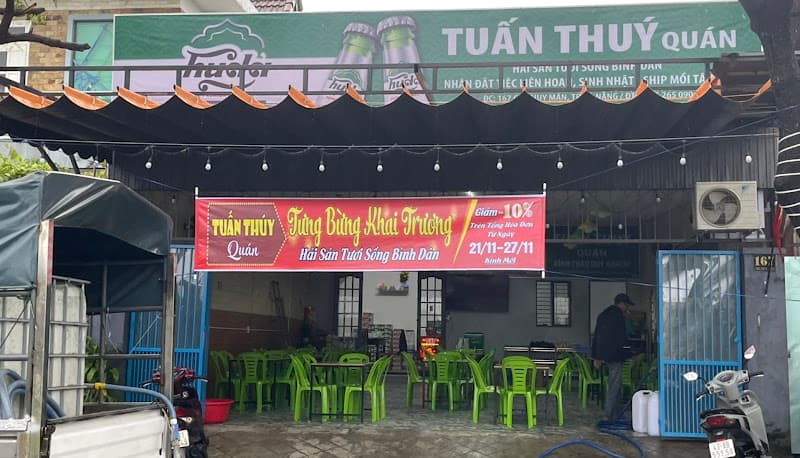 Tuấn Thuý Quán - Hải sản tươi sống bình dân